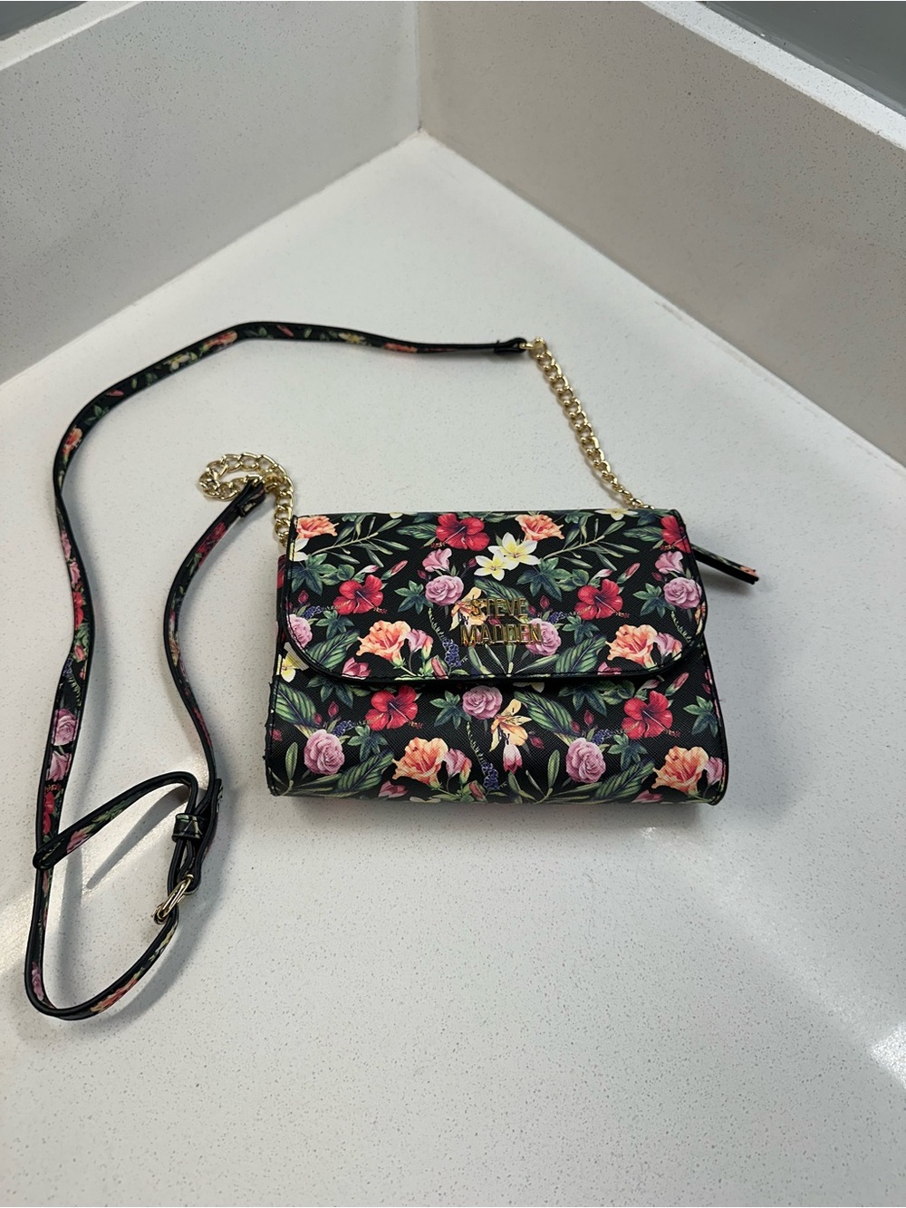Steve Madden Floral Print Crossbody Shoulder Bag Black Gold Chain Purse 8” x 6”